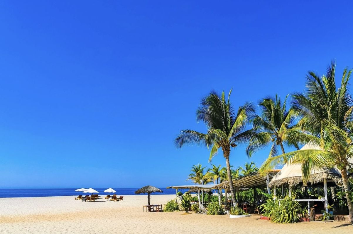 5 Sunny Beach Destinations For Digital Nomads That Cost Under $1000 Per Month